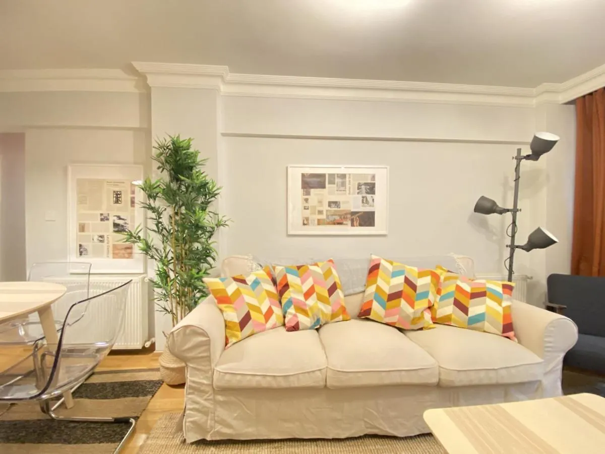 شقة Charming And Central Flat With Balcony In Beyoglu اسطنبول 0*,  تركيا