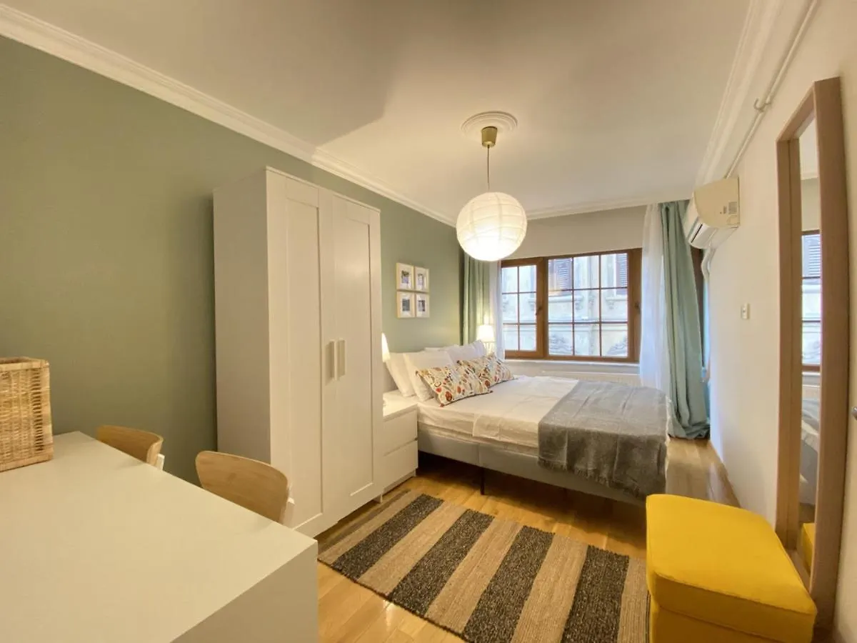 Ferienwohnung Charming And Central Flat With Balcony In Beyoglu Istanbul